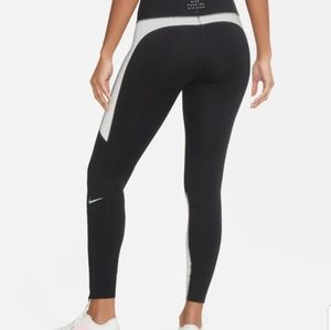 LARGE NIKE EPIC LUXE RUN DIVISION FLASH T…